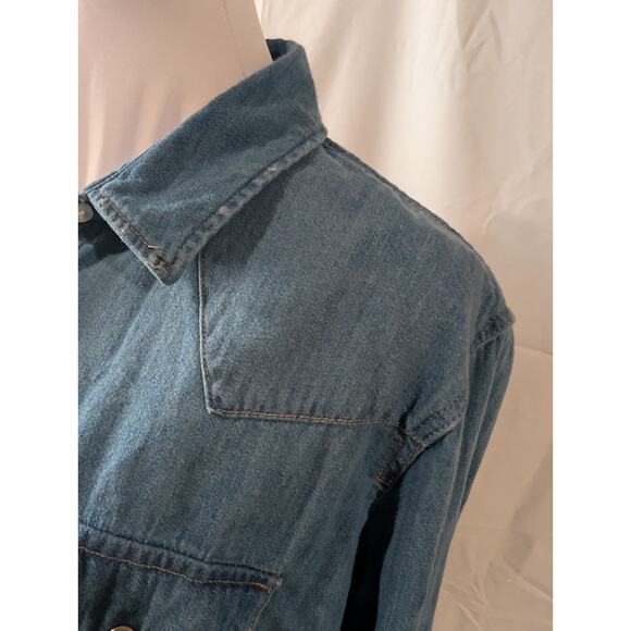 Levis Denim Shirt Women Size XL Blue Sawtooth Pearl Snaps Western Red Tab Rodeo - Picture 4 of 15